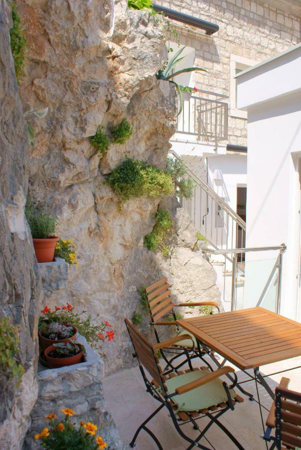 Apartments Iva Und Franka Omis Exterior photo
